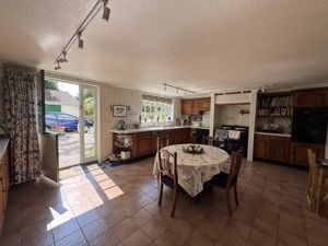 Kitchen/Diner- click for photo gallery